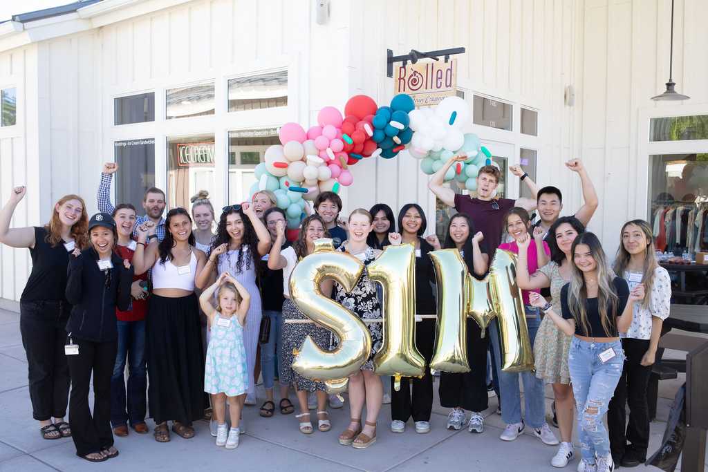 scholarship recipients with $1M baloons