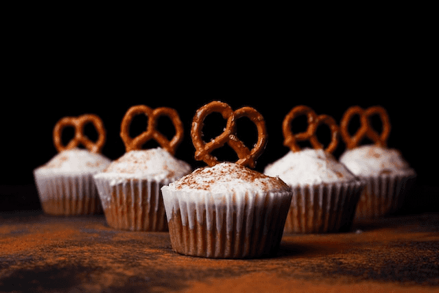 twists and turns cupcakes with pretzels